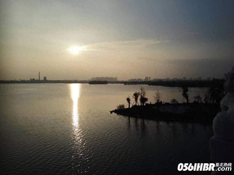 淮北南湖公园波光粼粼 风景秀美 夏日的休闲好去处