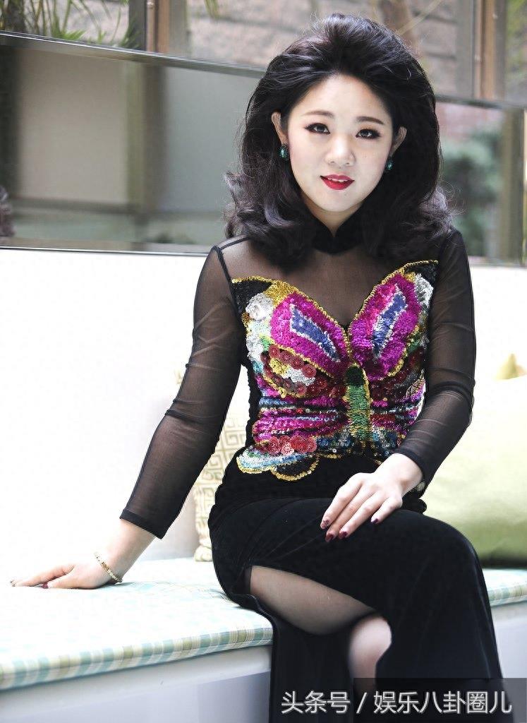 简直就是糟蹋!邓丽君模仿者造型辣眼睛,风尘味太浓了