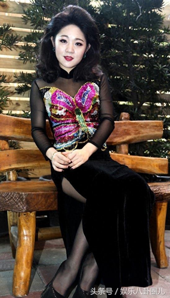 简直就是糟蹋!邓丽君模仿者造型辣眼睛,风尘味太浓了