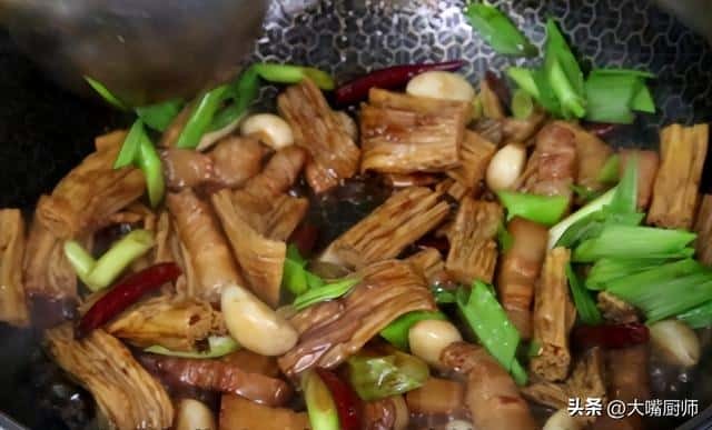 干腐竹快速泡发的方法（5分钟快速泡腐竹小窍门）