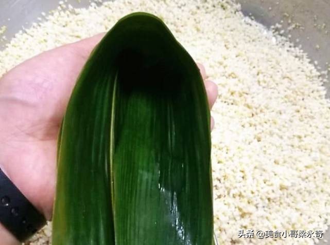 怎么做粽子（9个步骤教会你包出好看的粽子）