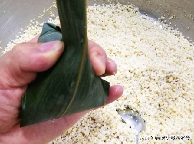 怎么做粽子（9个步骤教会你包出好看的粽子）