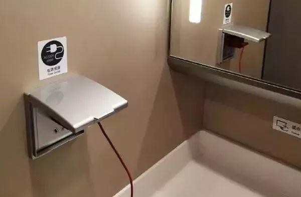 高铁的充电插座在哪(D开头高铁二等座插座图)