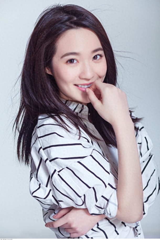 组图:新一任“晶女郎”蔡洁