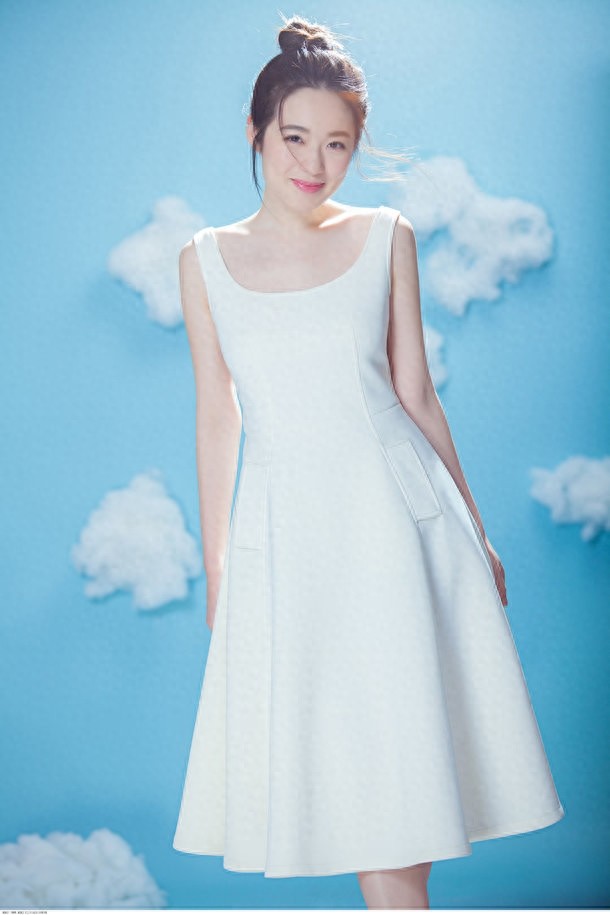 组图:新一任“晶女郎”蔡洁