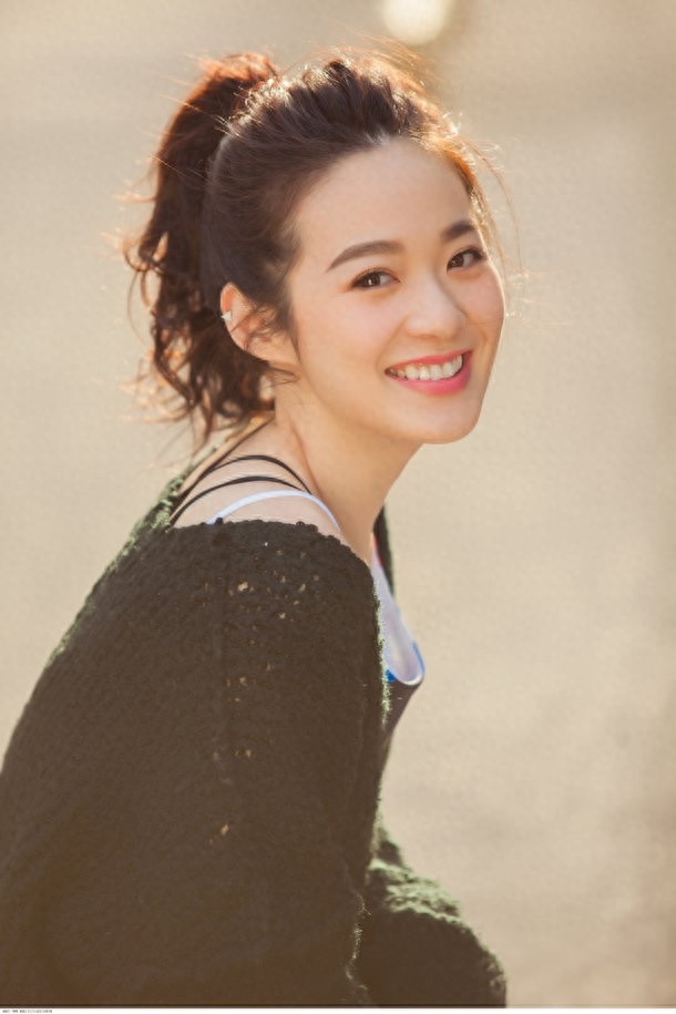 组图:新一任“晶女郎”蔡洁