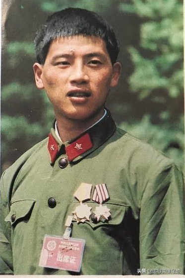 昔日老山前线一等战功英雄王高银，如今已是光荣退休的年轻老干部