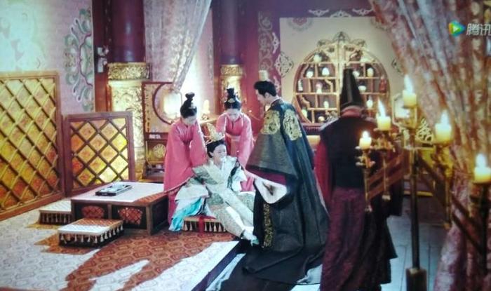 宇文赟重病身亡，杨丽华痛心疾首，与杨坚大吵一架