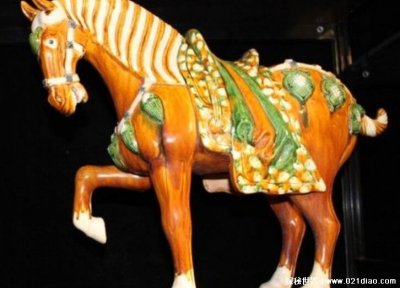 ​唐三彩是哪三彩，最常见主要基本颜色为黄绿白(其实颜色有很多)