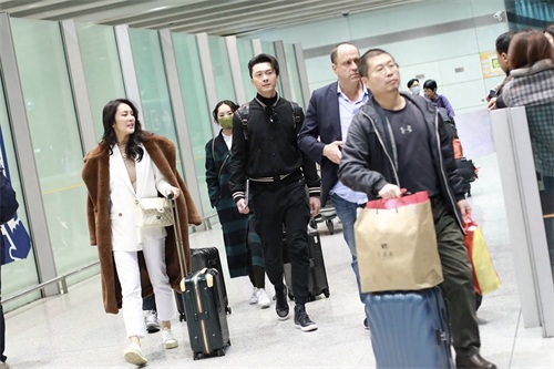 黄心颖与许志安出轨还插足王浩信婚姻? 王浩信现身昂首挺胸毫不心虚