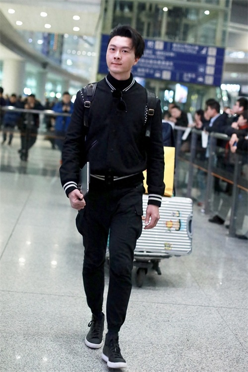 黄心颖与许志安出轨还插足王浩信婚姻? 王浩信现身昂首挺胸毫不心虚