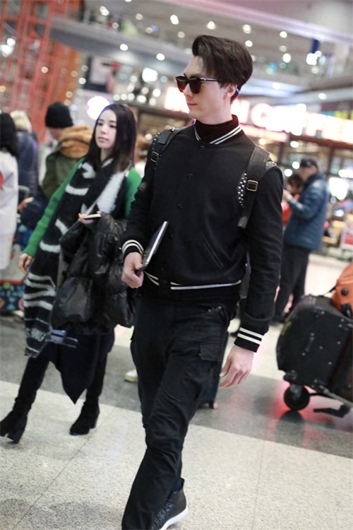 黄心颖与许志安出轨还插足王浩信婚姻? 王浩信现身昂首挺胸毫不心虚