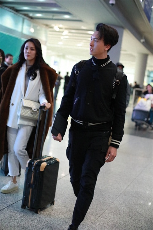 黄心颖与许志安出轨还插足王浩信婚姻? 王浩信现身昂首挺胸毫不心虚