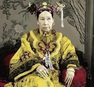 ​揭秘慈禧太后的奢侈生活 这吃西瓜不是什么人都学的来的