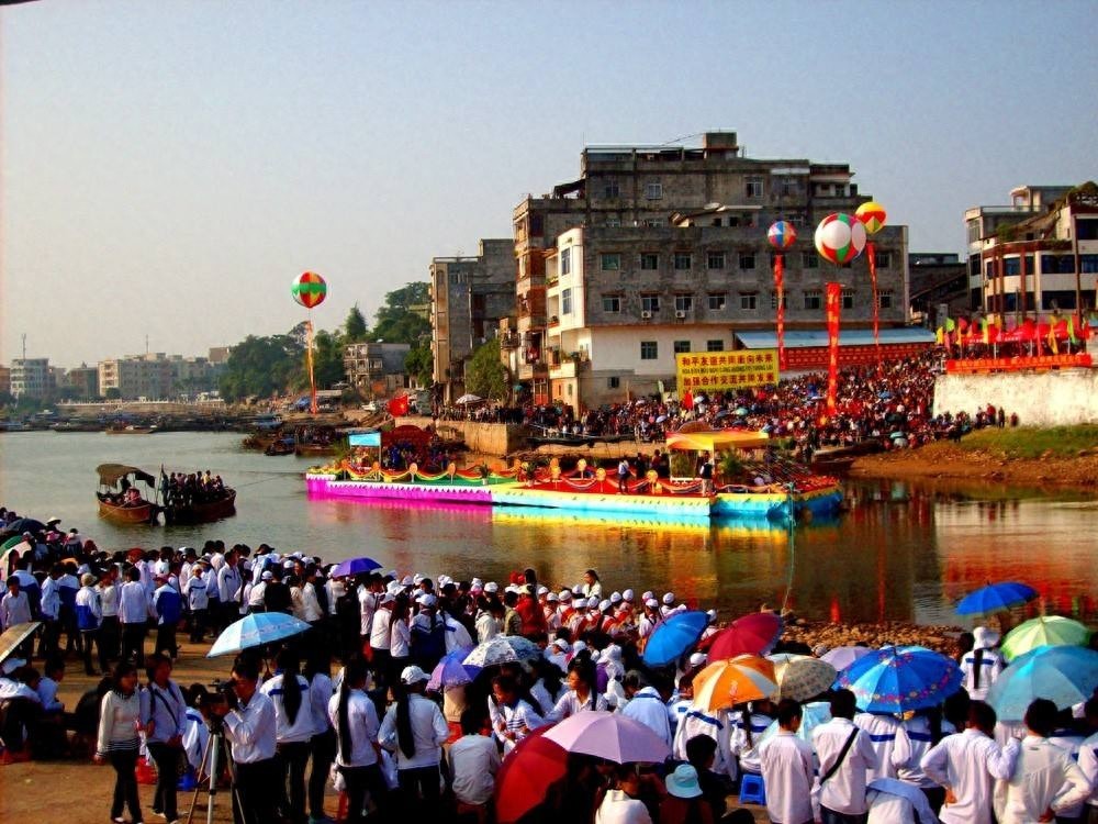 东南亚经济领头羊越南，要全盘西化？搞普选和成立工会，会成功吗