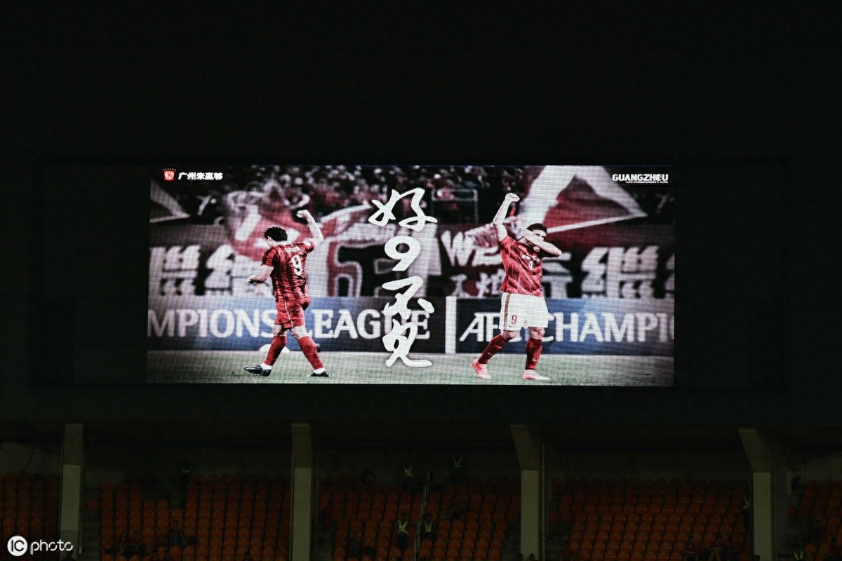 “艾克森”入选国足集训名单,回顾“埃神”中国踢球历史性瞬间