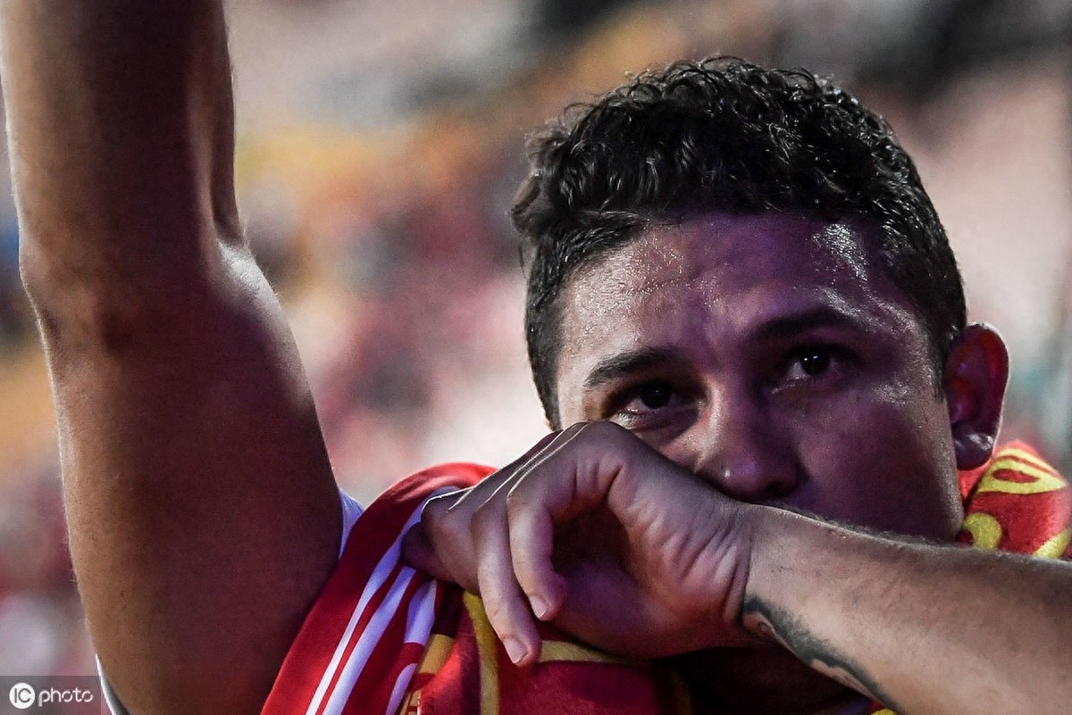 “艾克森”入选国足集训名单,回顾“埃神”中国踢球历史性瞬间