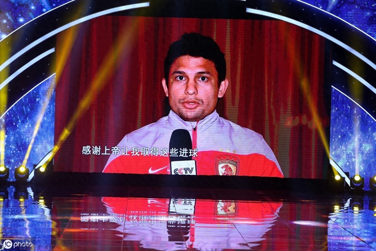 “艾克森”入选国足集训名单,回顾“埃神”中国踢球历史性瞬间