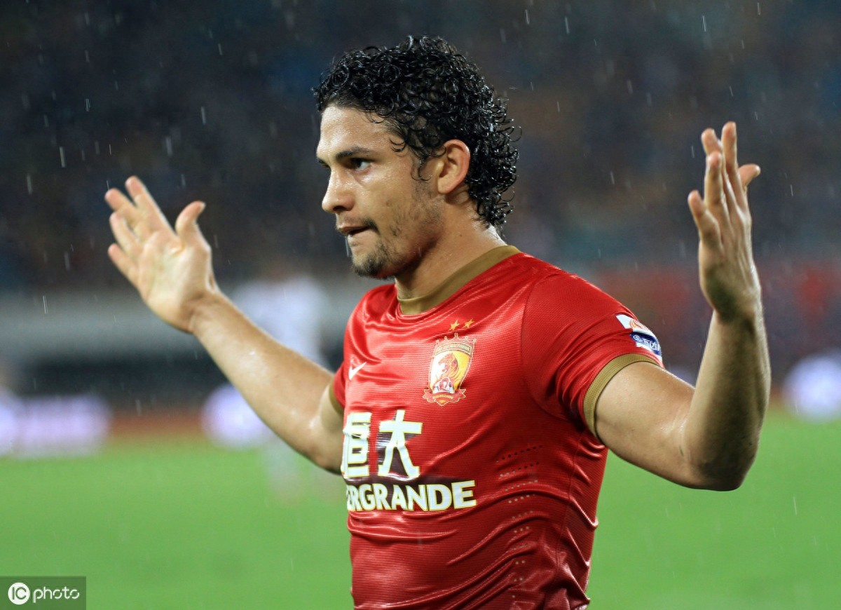 “艾克森”入选国足集训名单,回顾“埃神”中国踢球历史性瞬间