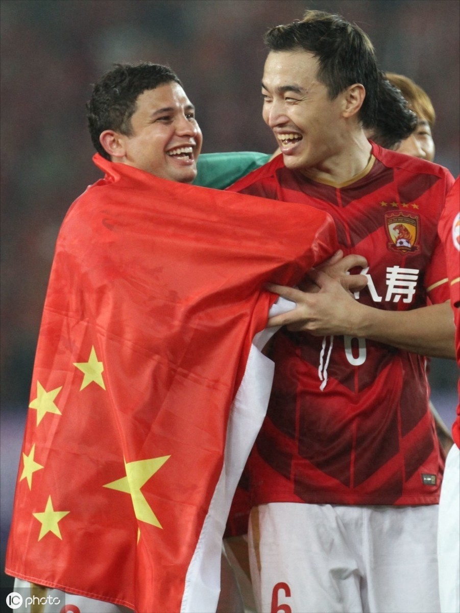 “艾克森”入选国足集训名单,回顾“埃神”中国踢球历史性瞬间