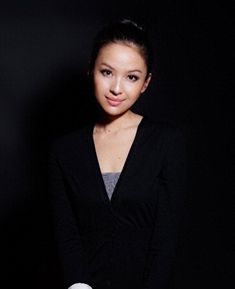 环球小姐冠军出身的齐芳,以其美貌和魅力成为众多观众心中的女神