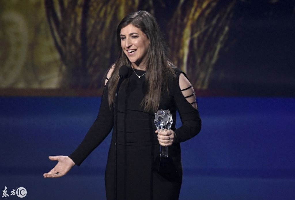 女大十八变！《摩登家庭》里的海莉如今长这个样子