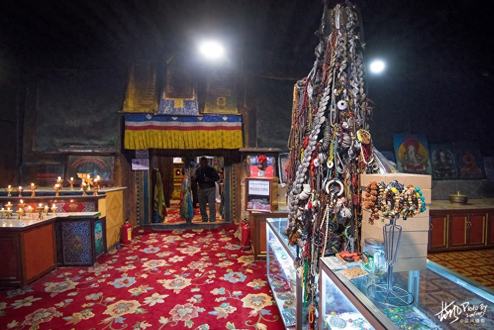 文成公主庙，因其悠久的历史文化，被当地人称为玉树高原洞天福地