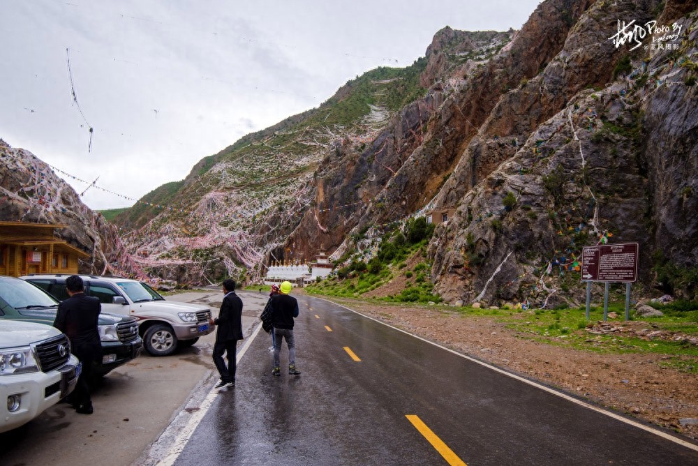 文成公主庙，因其悠久的历史文化，被当地人称为玉树高原洞天福地