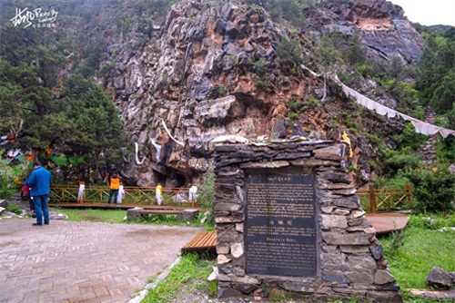 文成公主庙，因其悠久的历史文化，被当地人称为玉树高原洞天福地