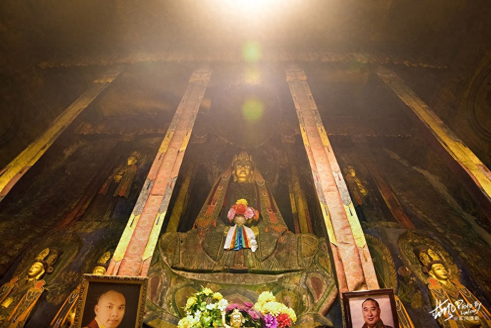 文成公主庙，因其悠久的历史文化，被当地人称为玉树高原洞天福地