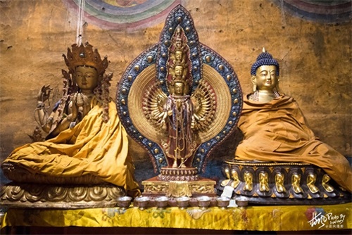 文成公主庙，因其悠久的历史文化，被当地人称为玉树高原洞天福地