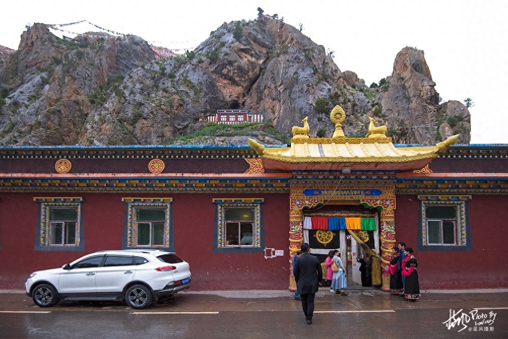 文成公主庙，因其悠久的历史文化，被当地人称为玉树高原洞天福地