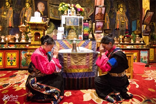 文成公主庙，因其悠久的历史文化，被当地人称为玉树高原洞天福地