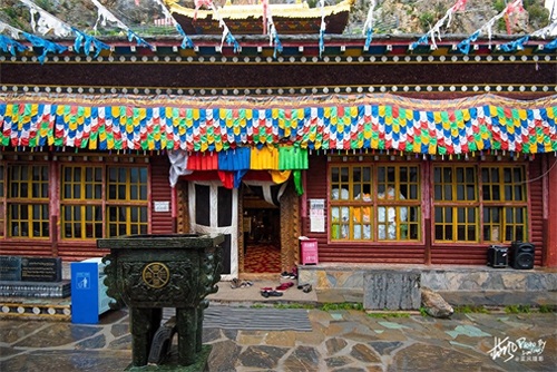文成公主庙，因其悠久的历史文化，被当地人称为玉树高原洞天福地