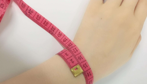 女生手围怎么量,女生手围一般是多大的尺寸图1