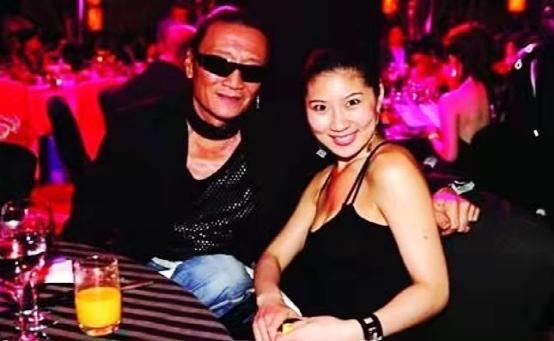 coco跟谢贤分手现在去哪了 被谢贤养了12年用青春换来2000万(17)