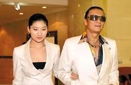 coco跟谢贤分手现在去哪了 被谢贤养了12年用青春换来2000万(16)