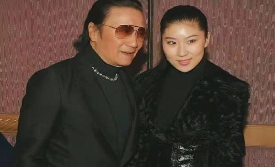 coco跟谢贤分手现在去哪了 被谢贤养了12年用青春换来2000万(18)