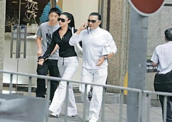 coco跟谢贤分手现在去哪了 被谢贤养了12年用青春换来2000万(7)