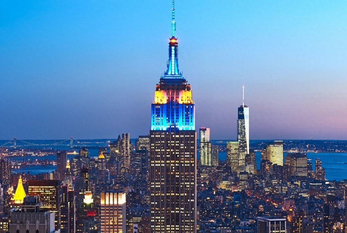 建于1931年的帝国大厦高度400米,竣工仅用1年时间