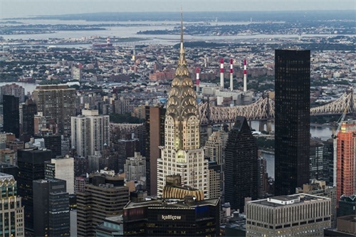 建于1931年的帝国大厦高度400米,竣工仅用1年时间