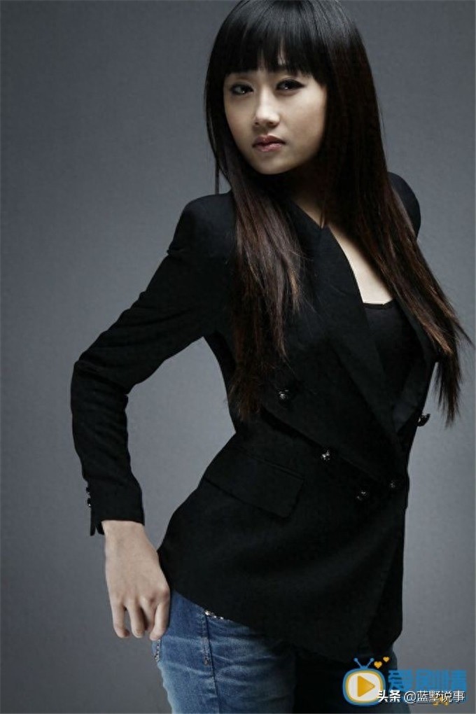 翟星月一组潮女生活照,你相信她是象牙山村美发的苏玉红吗?