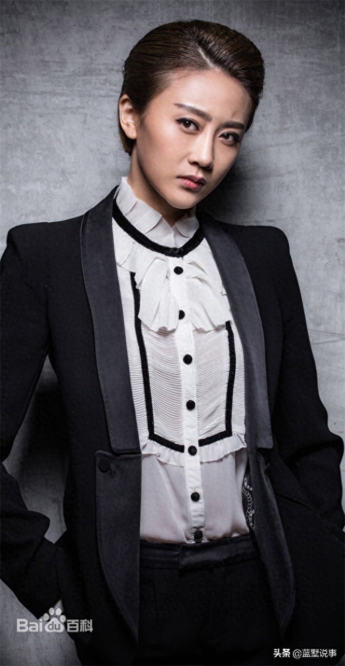 翟星月一组潮女生活照,你相信她是象牙山村美发的苏玉红吗?