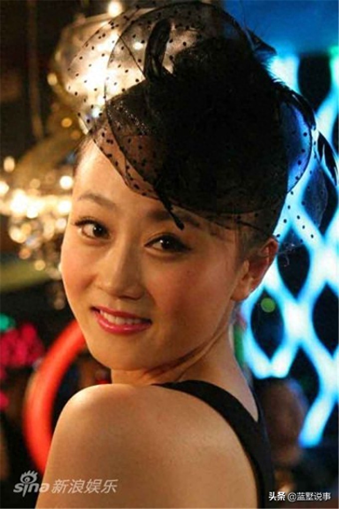 翟星月一组潮女生活照,你相信她是象牙山村美发的苏玉红吗?