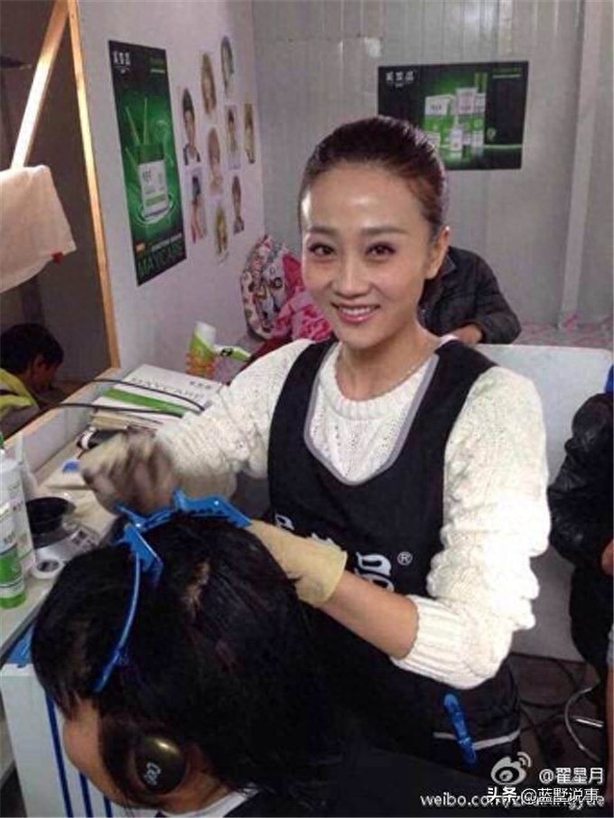 翟星月一组潮女生活照,你相信她是象牙山村美发的苏玉红吗?