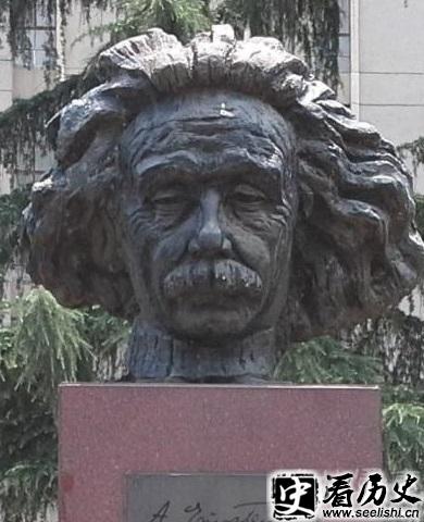 爱因斯坦雕像