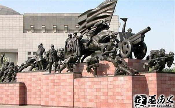 平津战役雕像图