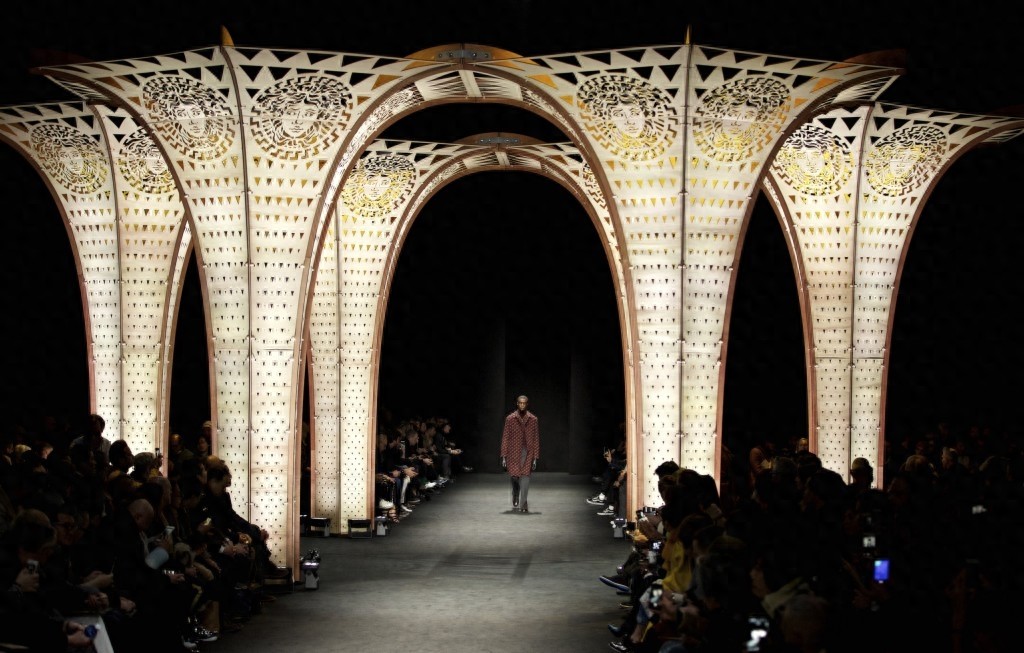 范思哲秋冬男装亮相米兰时装周